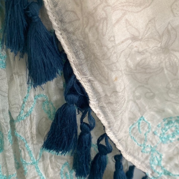 American Eagle White Gray Teal Embroidered Whimsical Wild Flowers Tassels Scarf - Picture 16 of 17